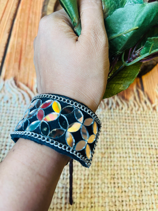 BLACK MIRROR HAND CUFFS HANDMADEAHOLIC BY MISHKA