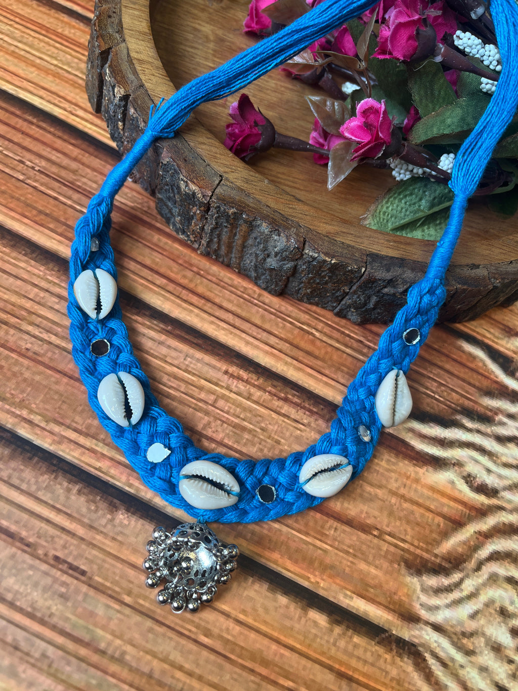 LIGHT BLUE COWRIE AND MIRROR CHOTLA CHOKAR HANDMADEAHOLIC BY MISHKA