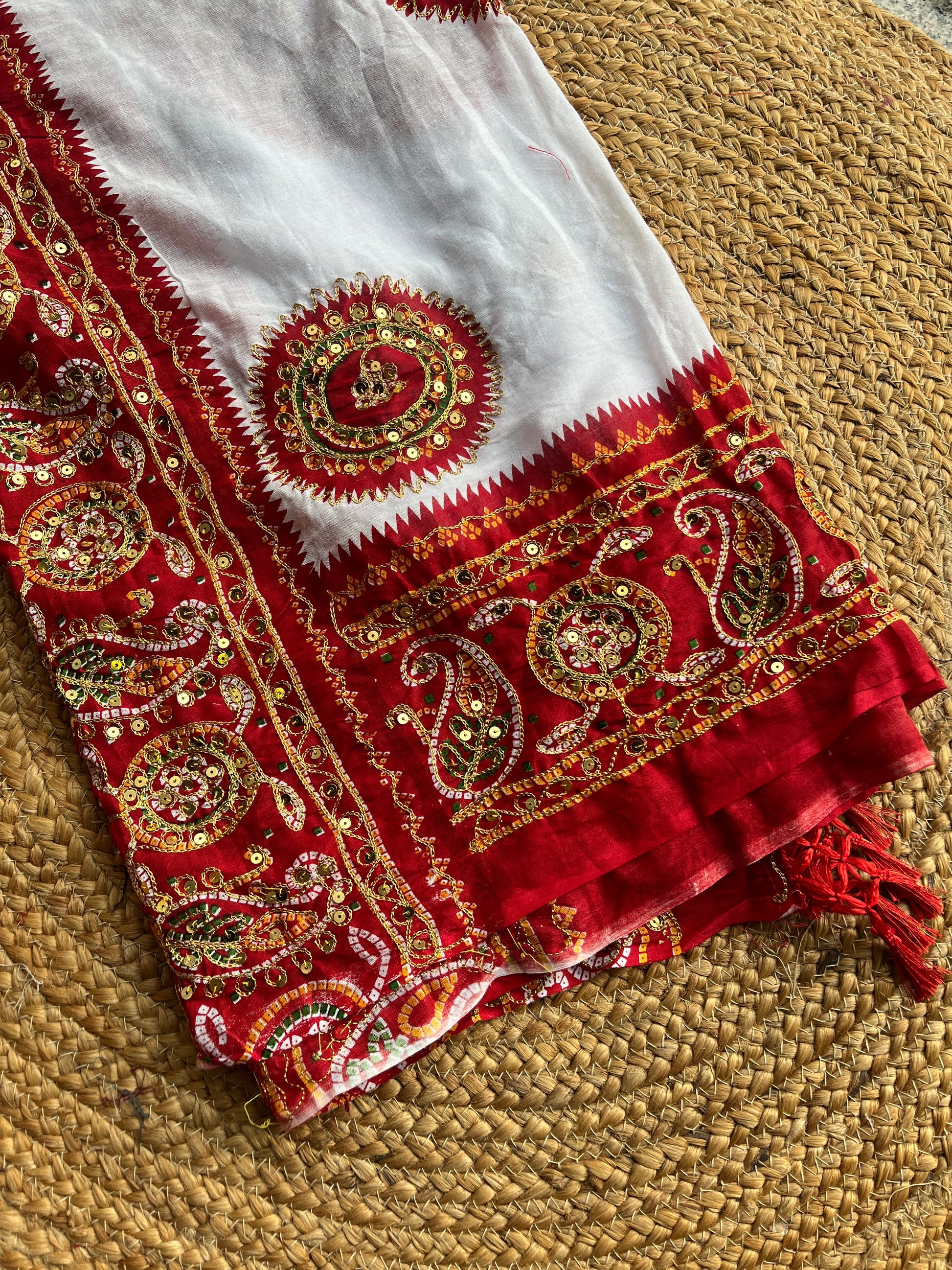 RED AND WHITE VINTAGE DUPATTA HANDMADEAHOLIC BY MISHKA