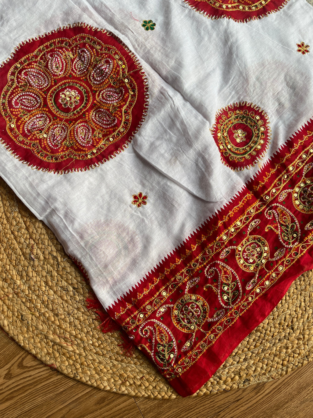 RED AND WHITE VINTAGE DUPATTA HANDMADEAHOLIC BY MISHKA