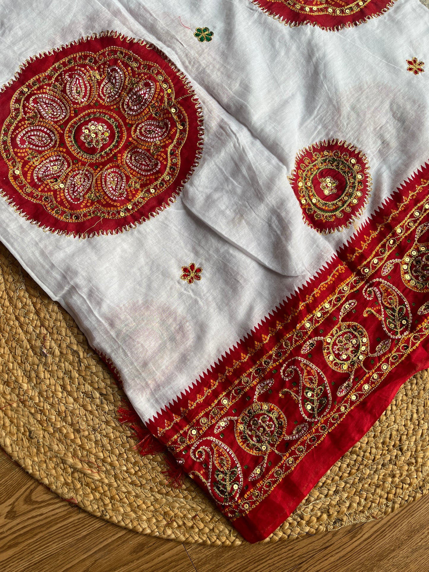 RED AND WHITE VINTAGE DUPATTA HANDMADEAHOLIC BY MISHKA