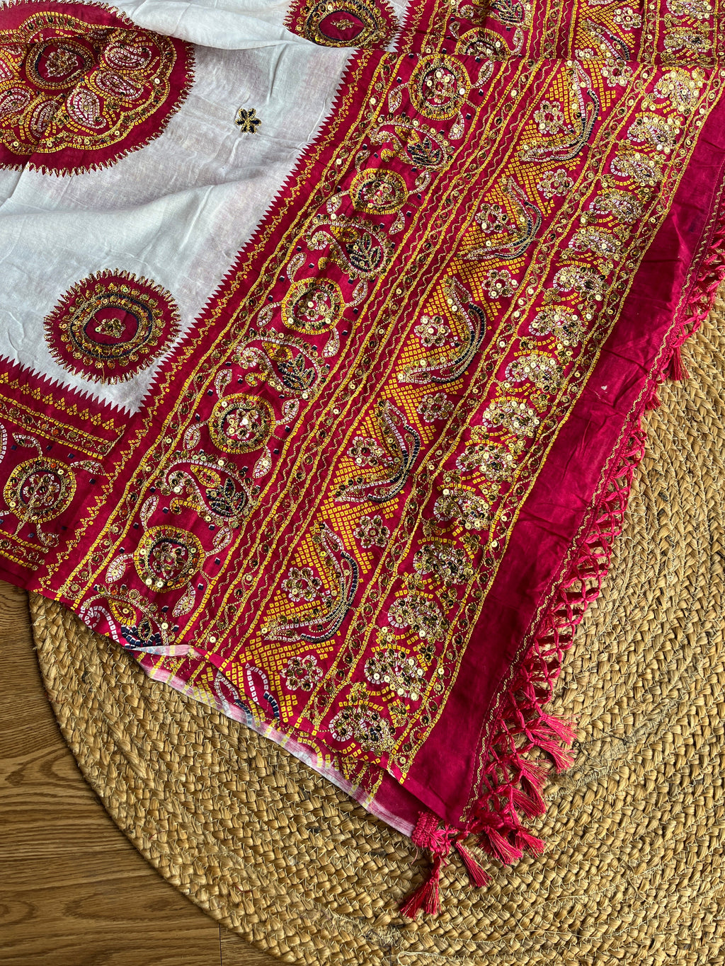 PINK AND WHITE VINTAGE DUPATTA HANDMADEAHOLIC BY MISHKA