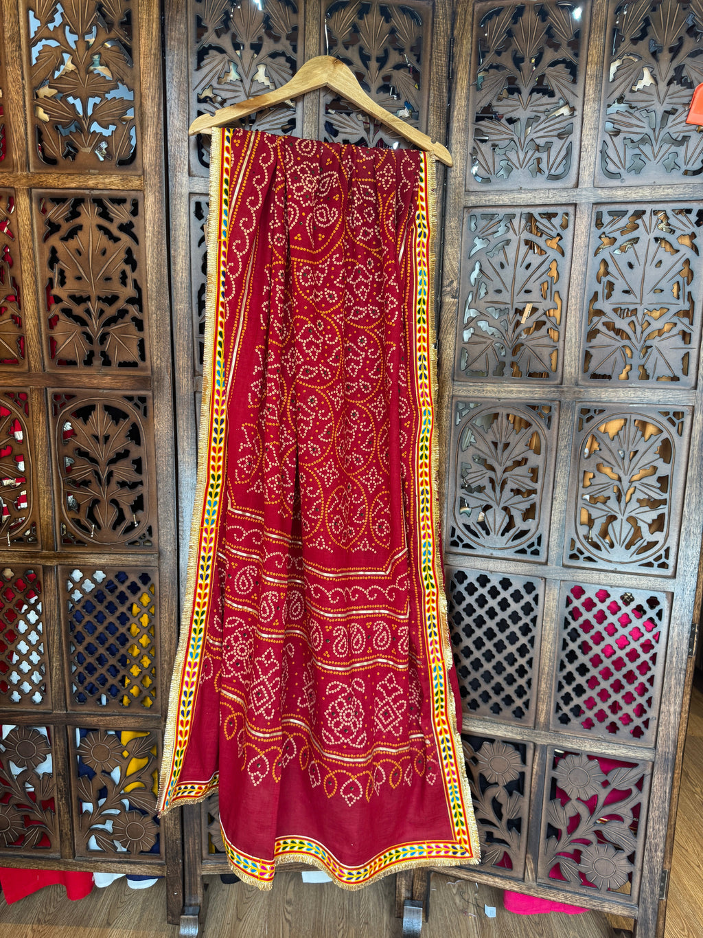 MAROON BANDHANI DUPATTA WITH GAMTHI LACE HANDMADEAHOLIC BY MISHKA