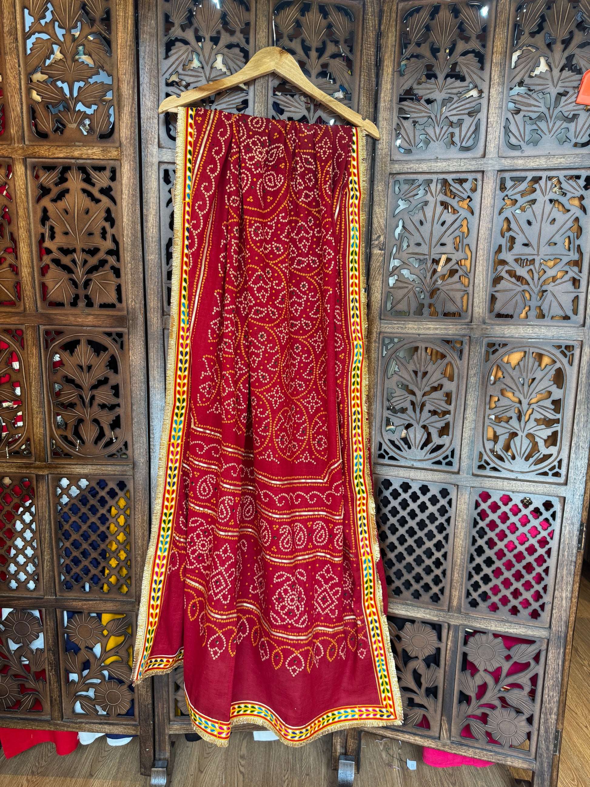 MAROON BANDHANI DUPATTA WITH GAMTHI LACE HANDMADEAHOLIC BY MISHKA