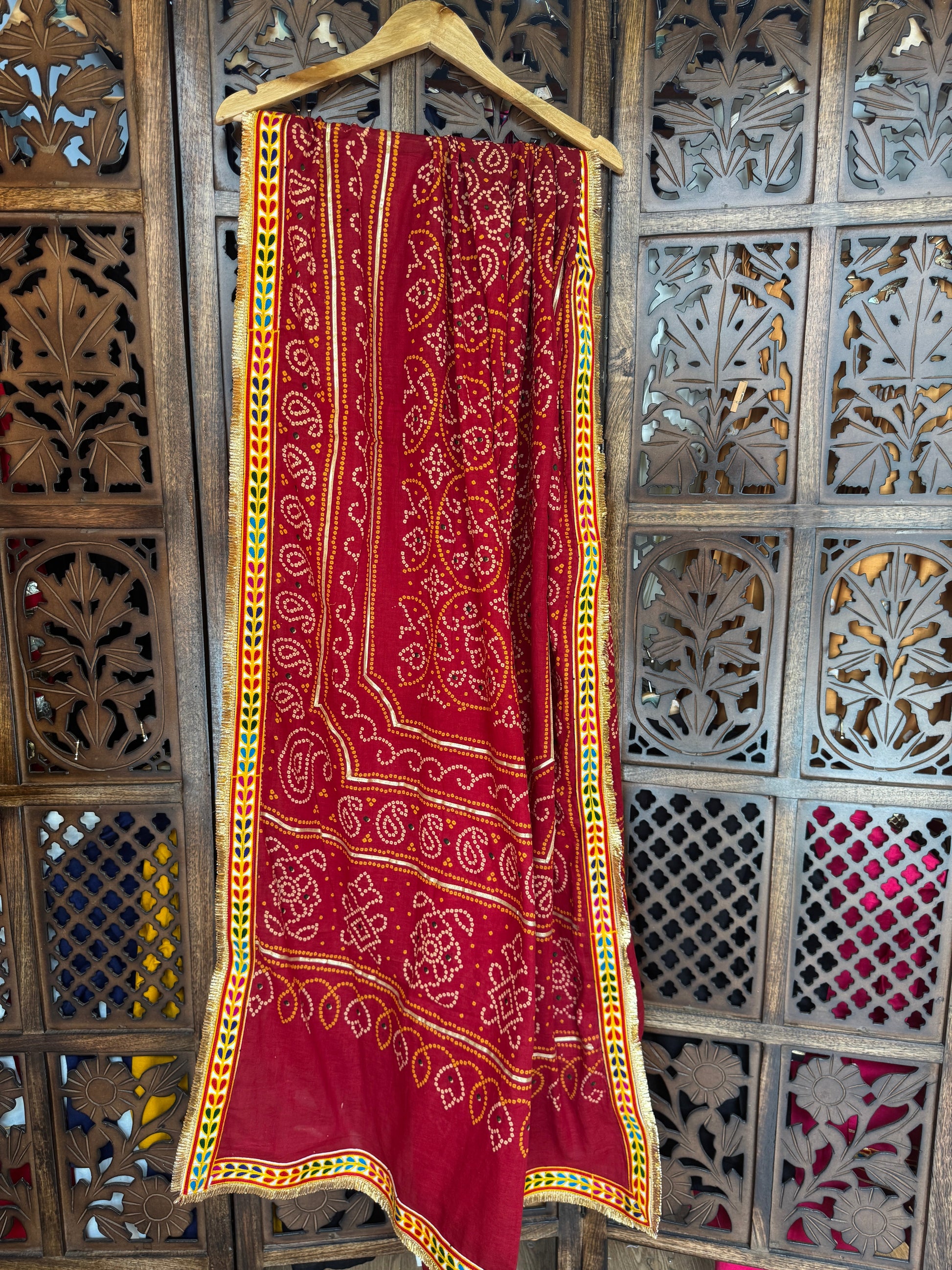 MAROON BANDHANI DUPATTA WITH GAMTHI LACE HANDMADEAHOLIC BY MISHKA
