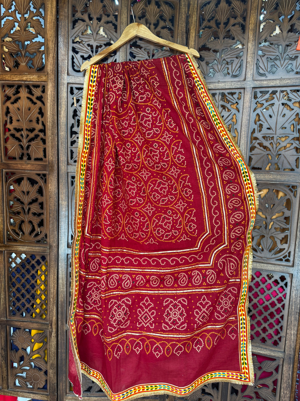 MAROON BANDHANI DUPATTA WITH GAMTHI LACE HANDMADEAHOLIC BY MISHKA