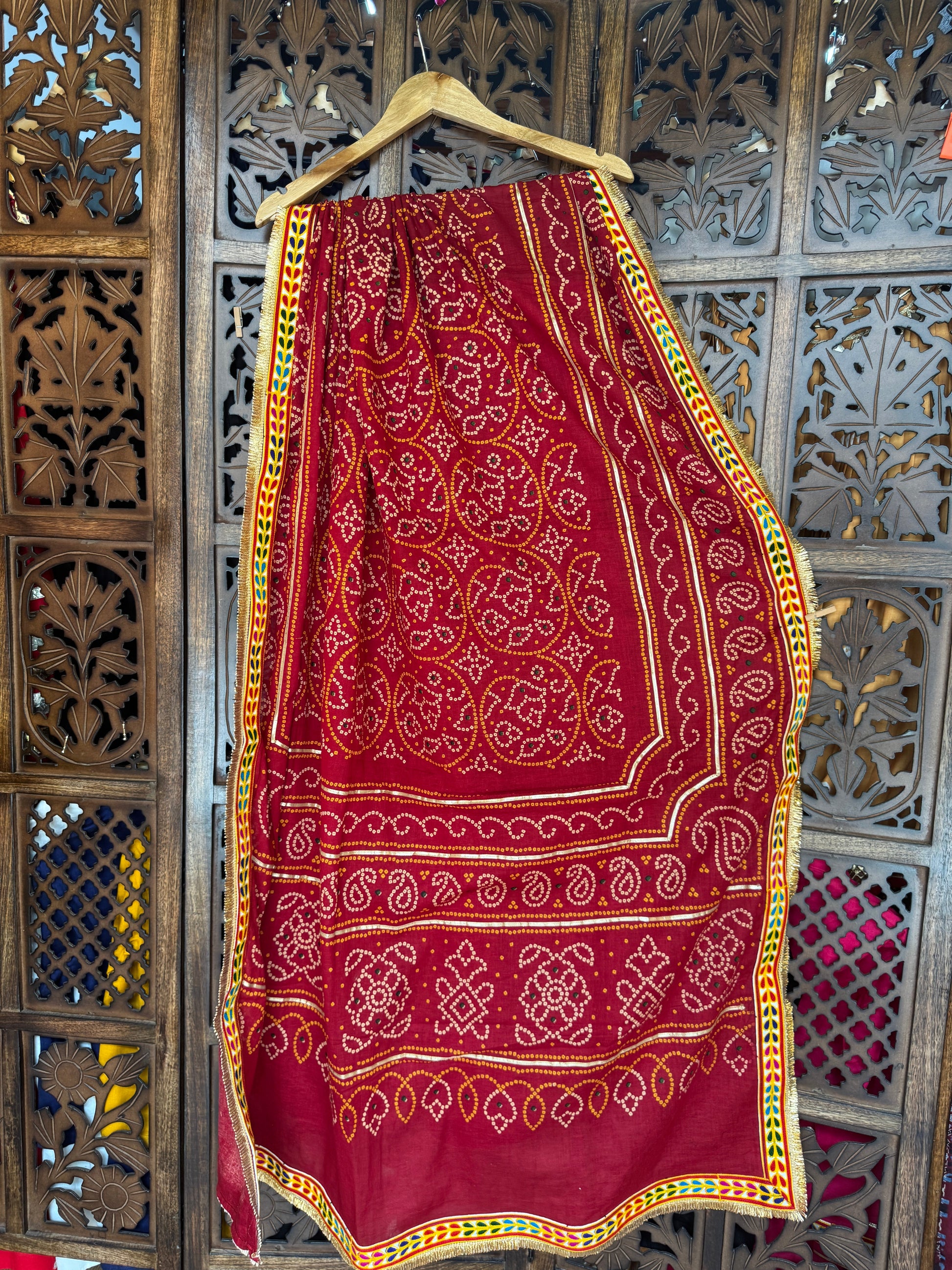 MAROON BANDHANI DUPATTA WITH GAMTHI LACE HANDMADEAHOLIC BY MISHKA