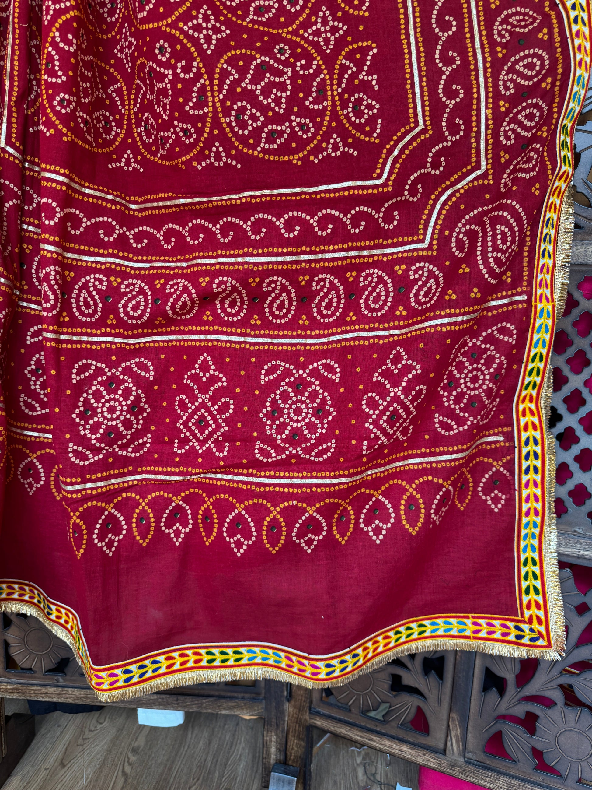 MAROON BANDHANI DUPATTA WITH GAMTHI LACE HANDMADEAHOLIC BY MISHKA