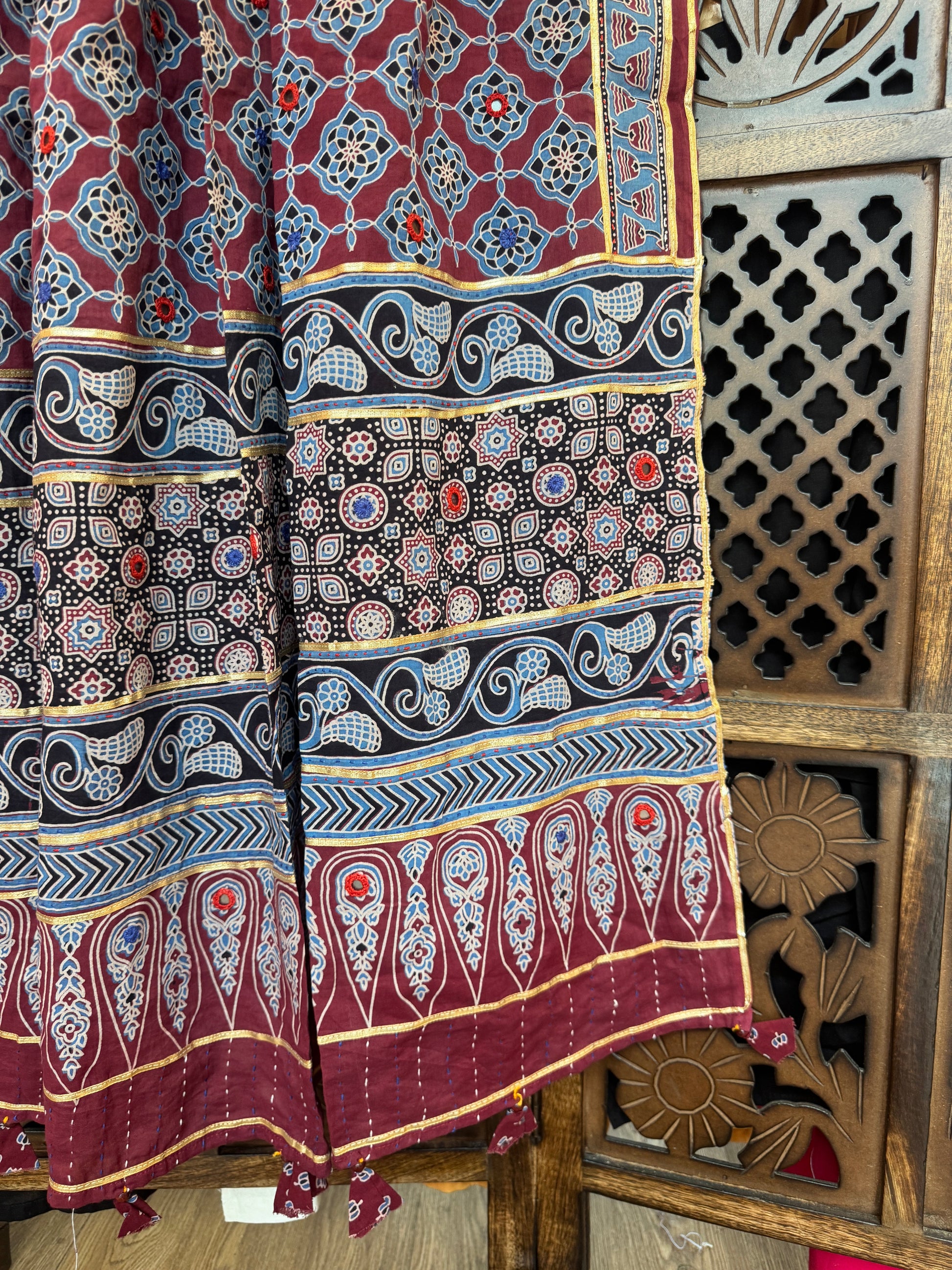 MAROON HANDCRAFTED AJARKH DUPATTA - 2 HANDMADEAHOLIC BY MISHKA