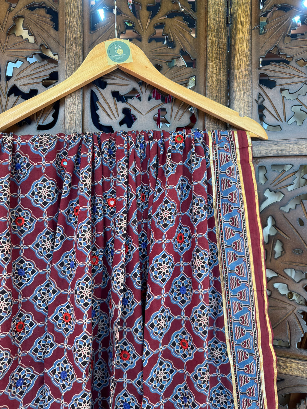 MAROON HANDCRAFTED AJARKH DUPATTA - 2 HANDMADEAHOLIC BY MISHKA