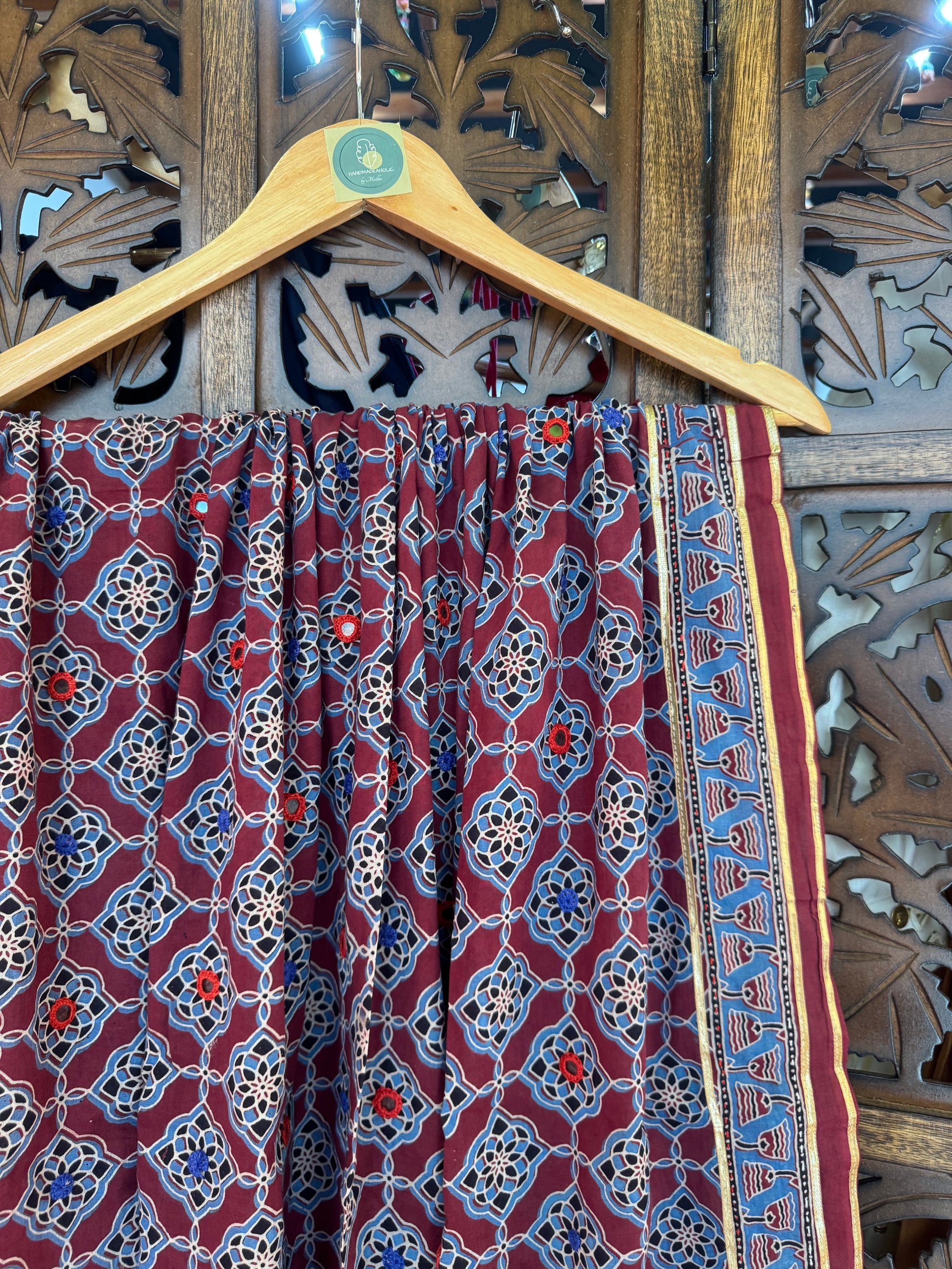 MAROON HANDCRAFTED AJARKH DUPATTA - 2 HANDMADEAHOLIC BY MISHKA