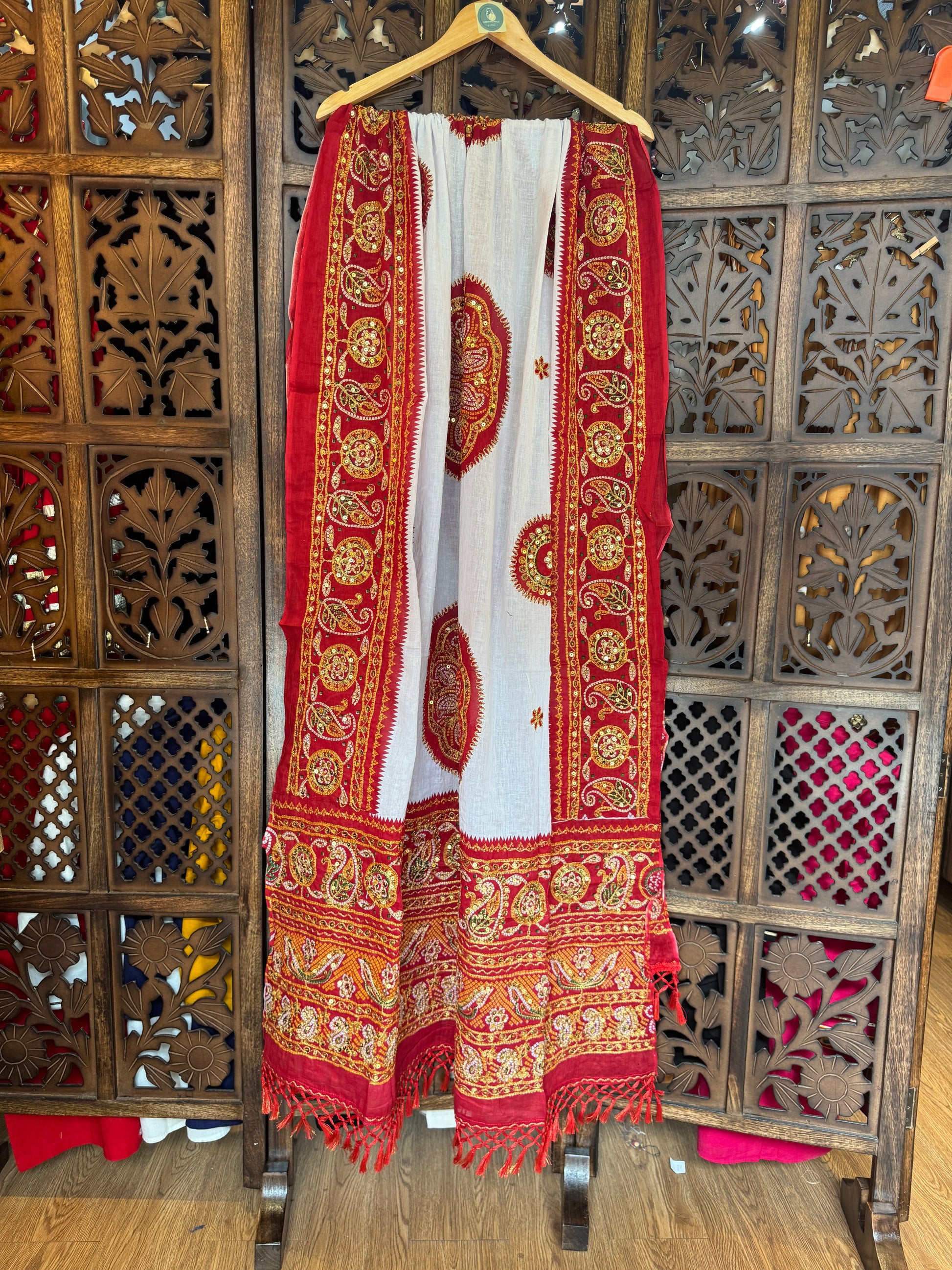RED AND WHITE VINTAGE DUPATTA HANDMADEAHOLIC BY MISHKA