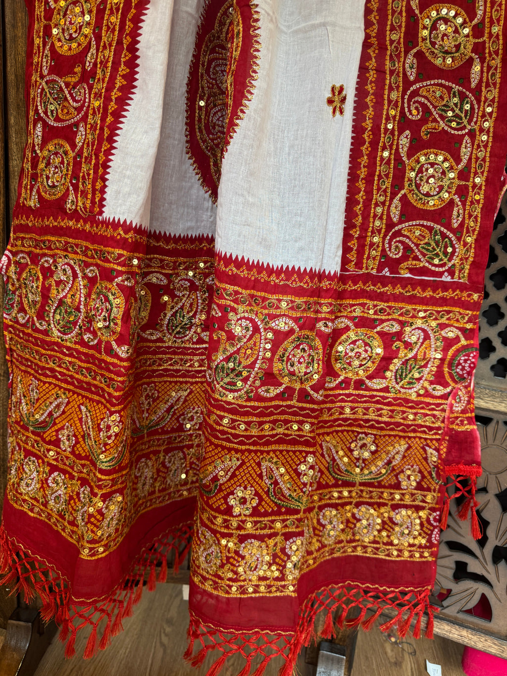 RED AND WHITE VINTAGE DUPATTA HANDMADEAHOLIC BY MISHKA