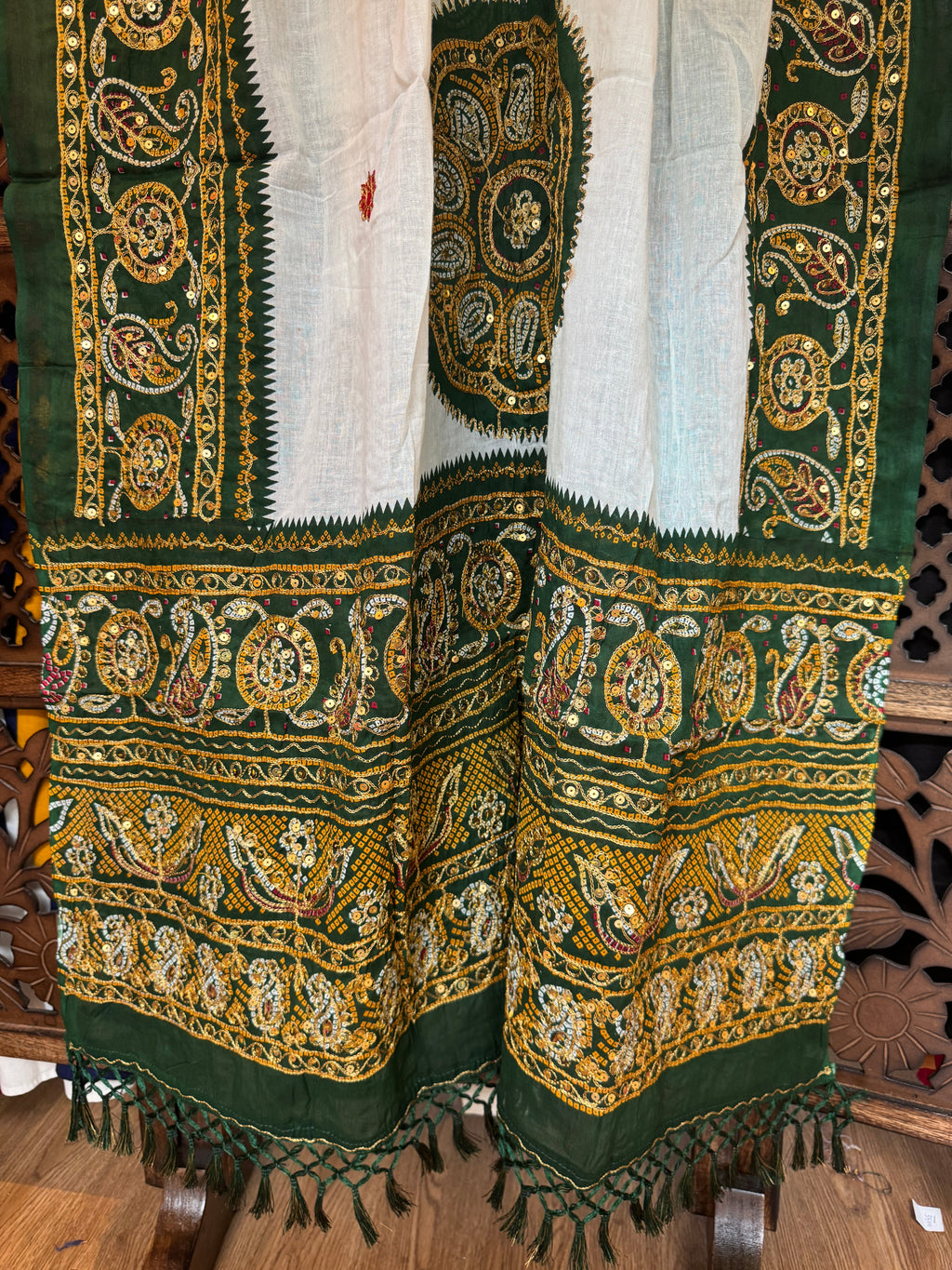 GREEN AND WHITE VINTAGE DUPATTA HANDMADEAHOLIC BY MISHKA