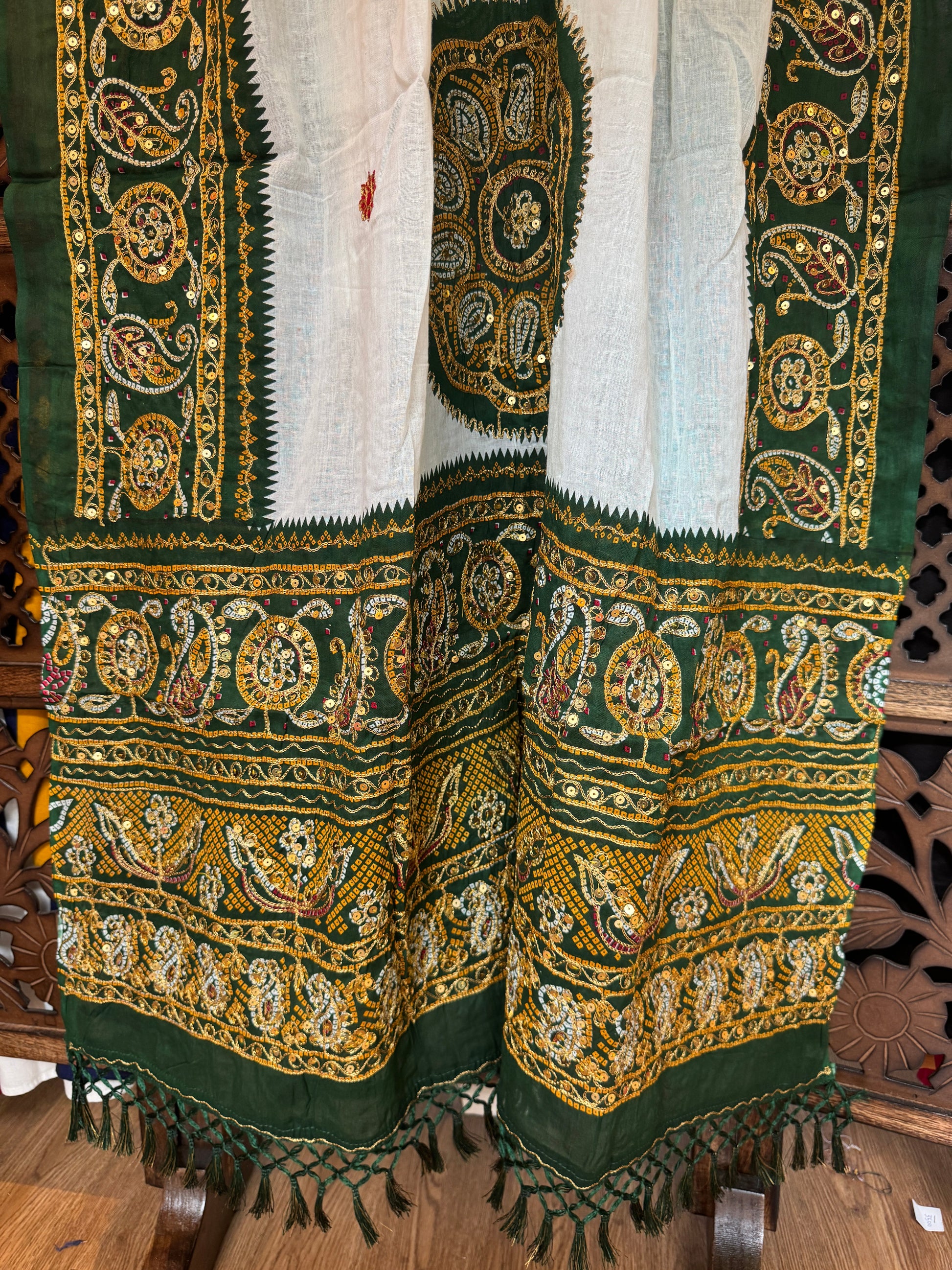 GREEN AND WHITE VINTAGE DUPATTA HANDMADEAHOLIC BY MISHKA