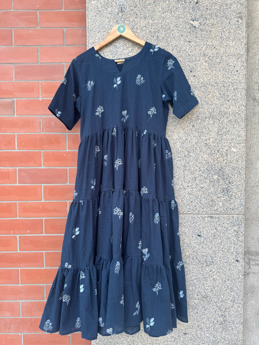 BLUE EMBROIDERY GATHERING LINEN DRESS