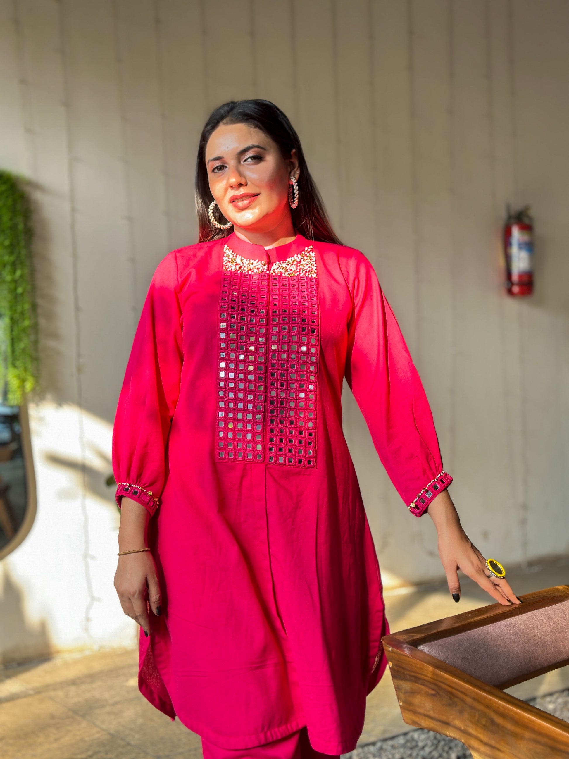 Fuschia Muse Hand-Woven Cotton Kurta Set with Linear Mirror Artistry-AABHALA COLLECTION