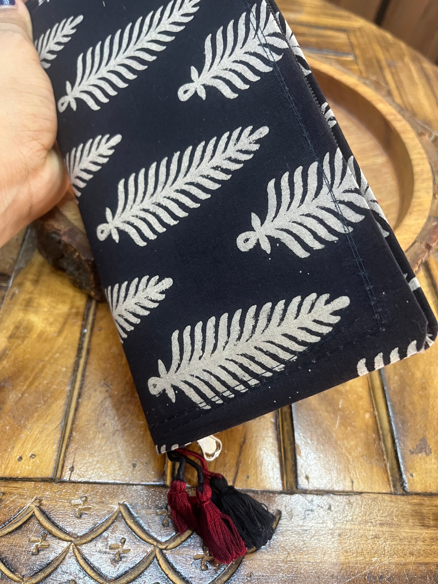 BIG LEAF PRINT CLUTCH - handmadeaholicmishka