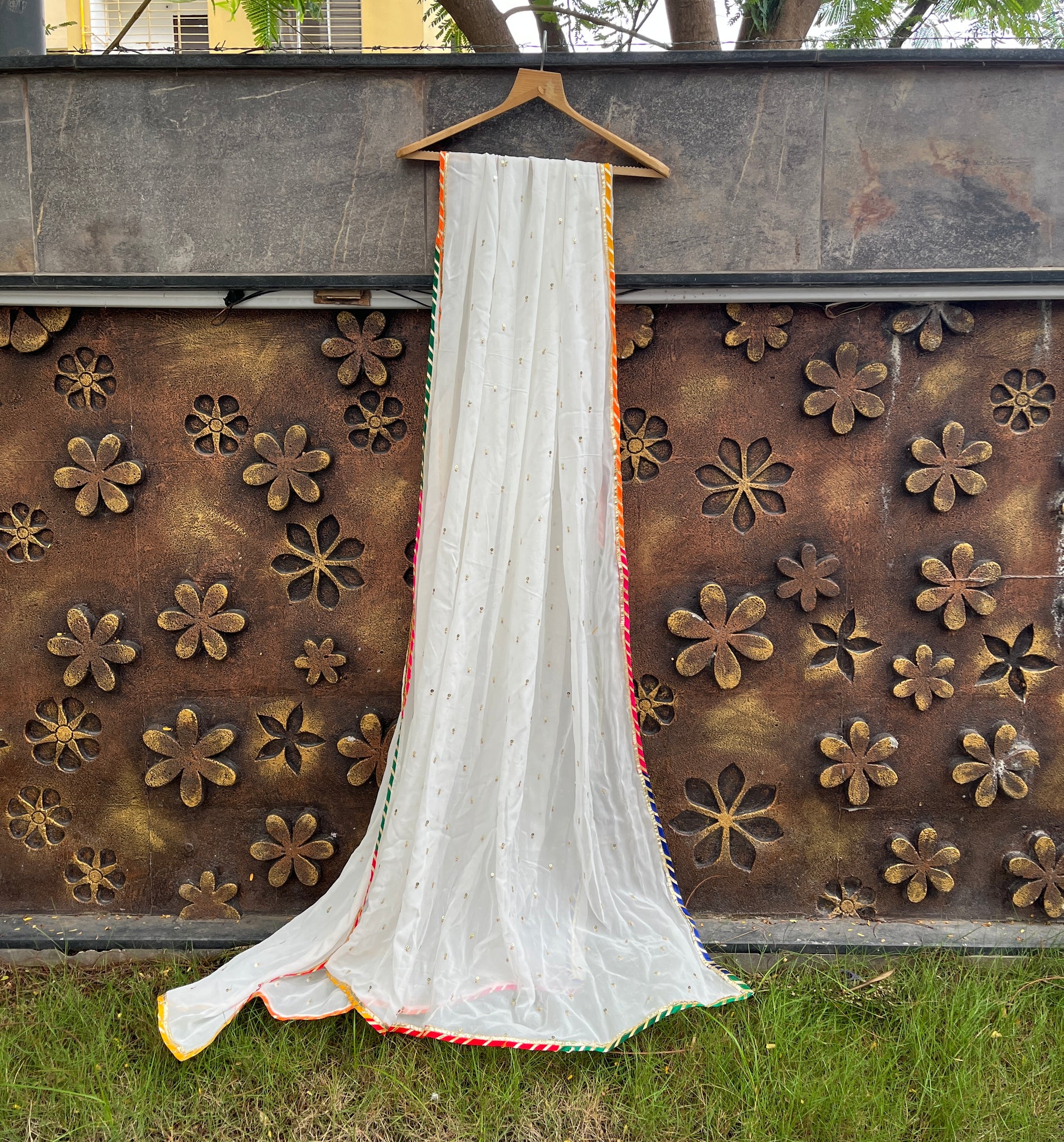 WHITE VINTAGE DUPATTA - handmadeaholicmishka