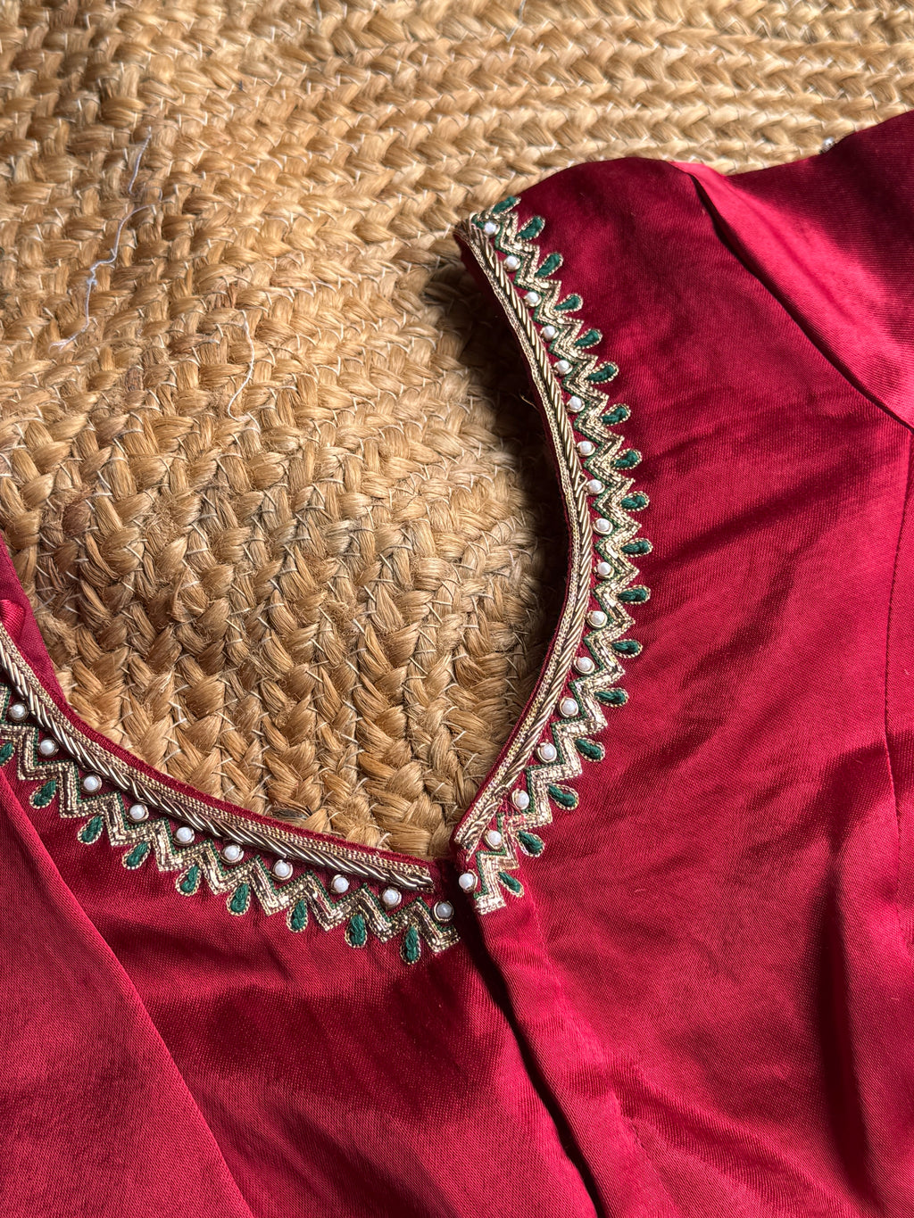 MARRON HANDWORK  ROUND V-NECK BLOUSE HANDMADEAHOLIC BY MISHKA
