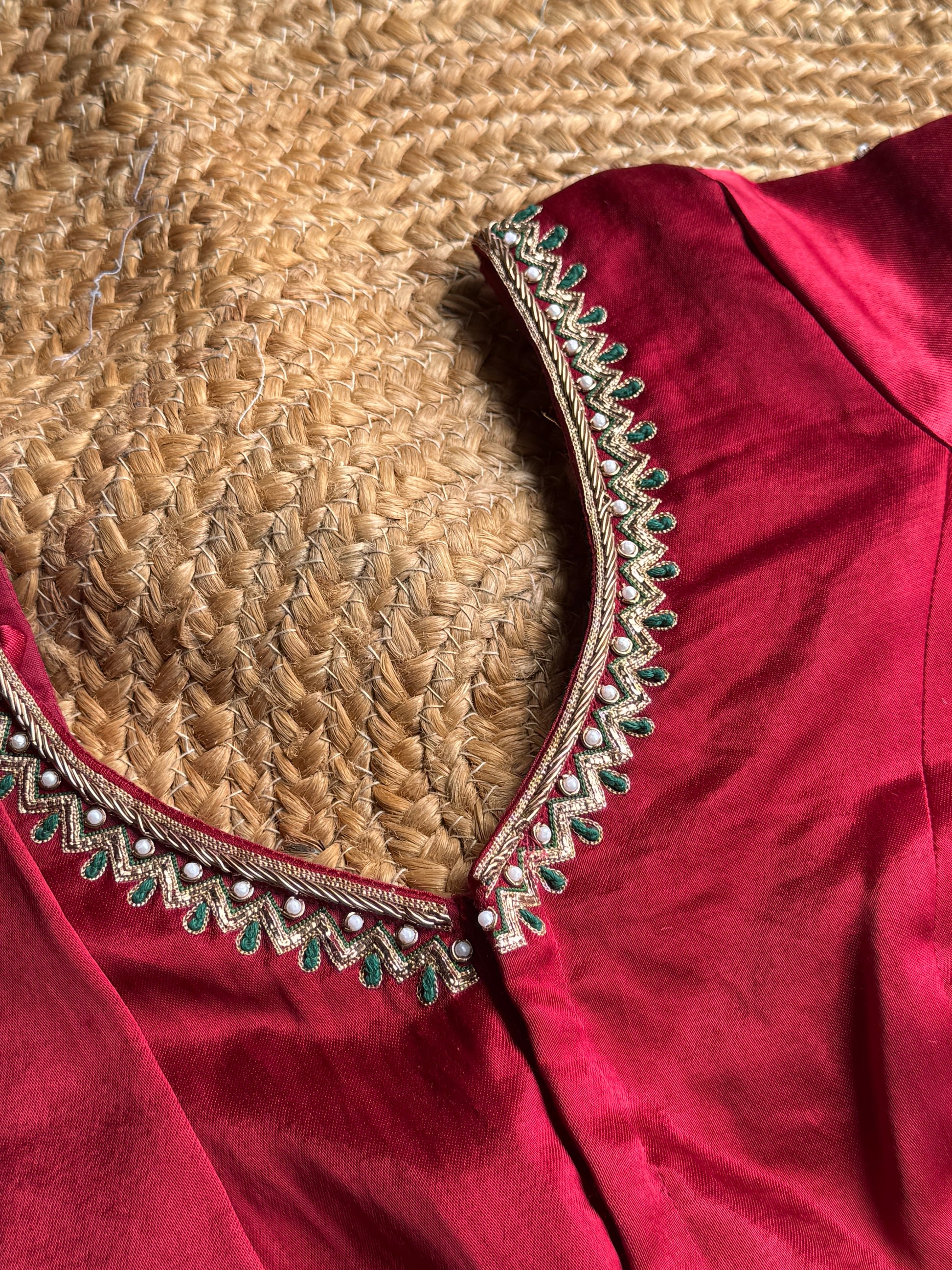 MARRON HANDWORK  ROUND V-NECK BLOUSE HANDMADEAHOLIC BY MISHKA