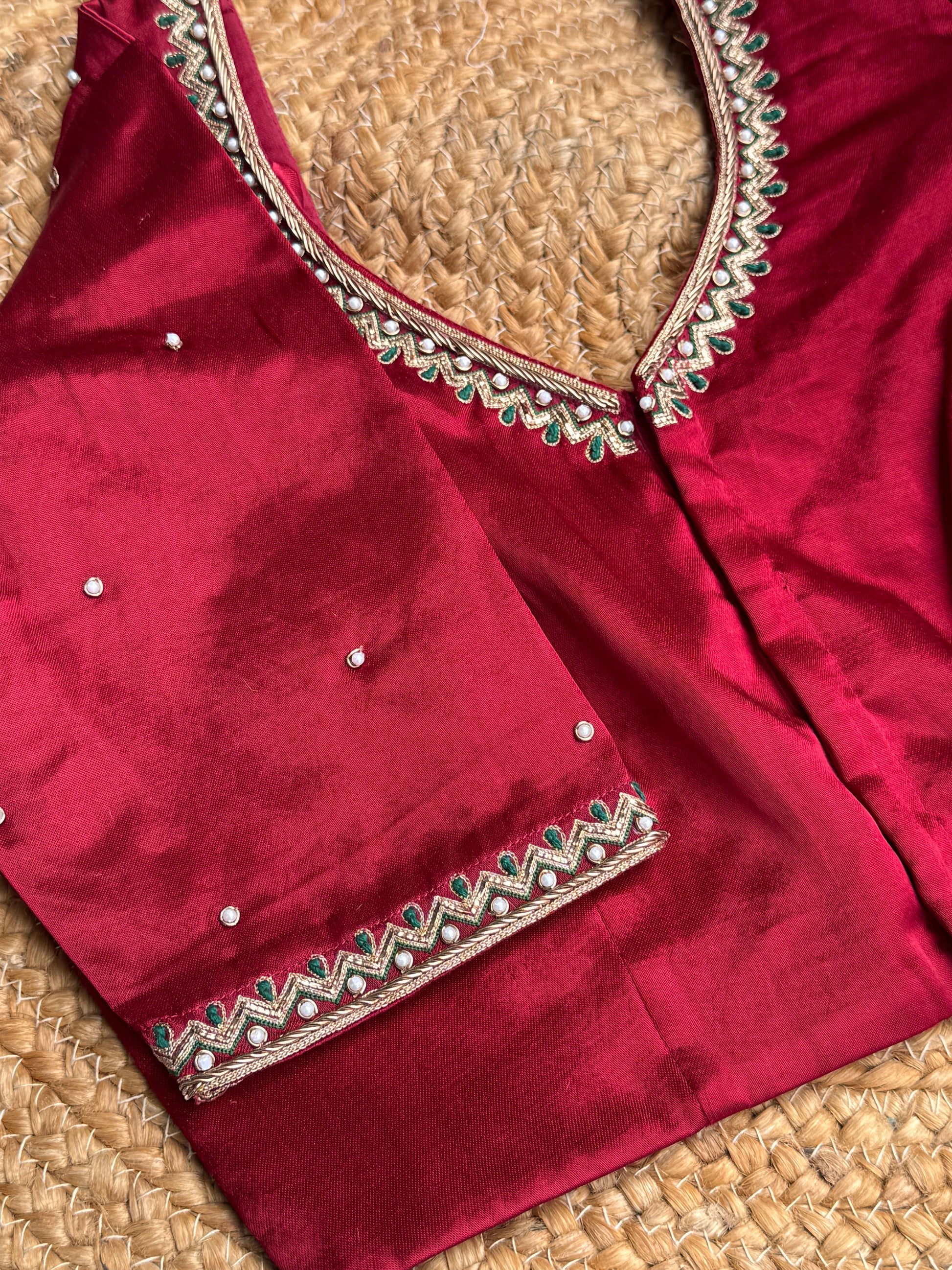MARRON HANDWORK  ROUND V-NECK BLOUSE HANDMADEAHOLIC BY MISHKA