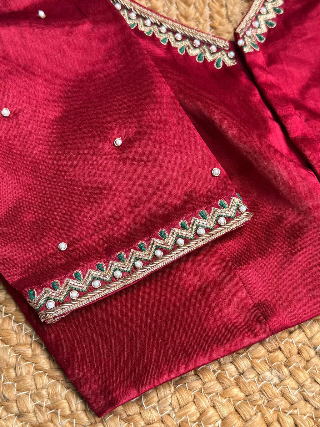MARRON HANDWORK  ROUND V-NECK BLOUSE HANDMADEAHOLIC BY MISHKA