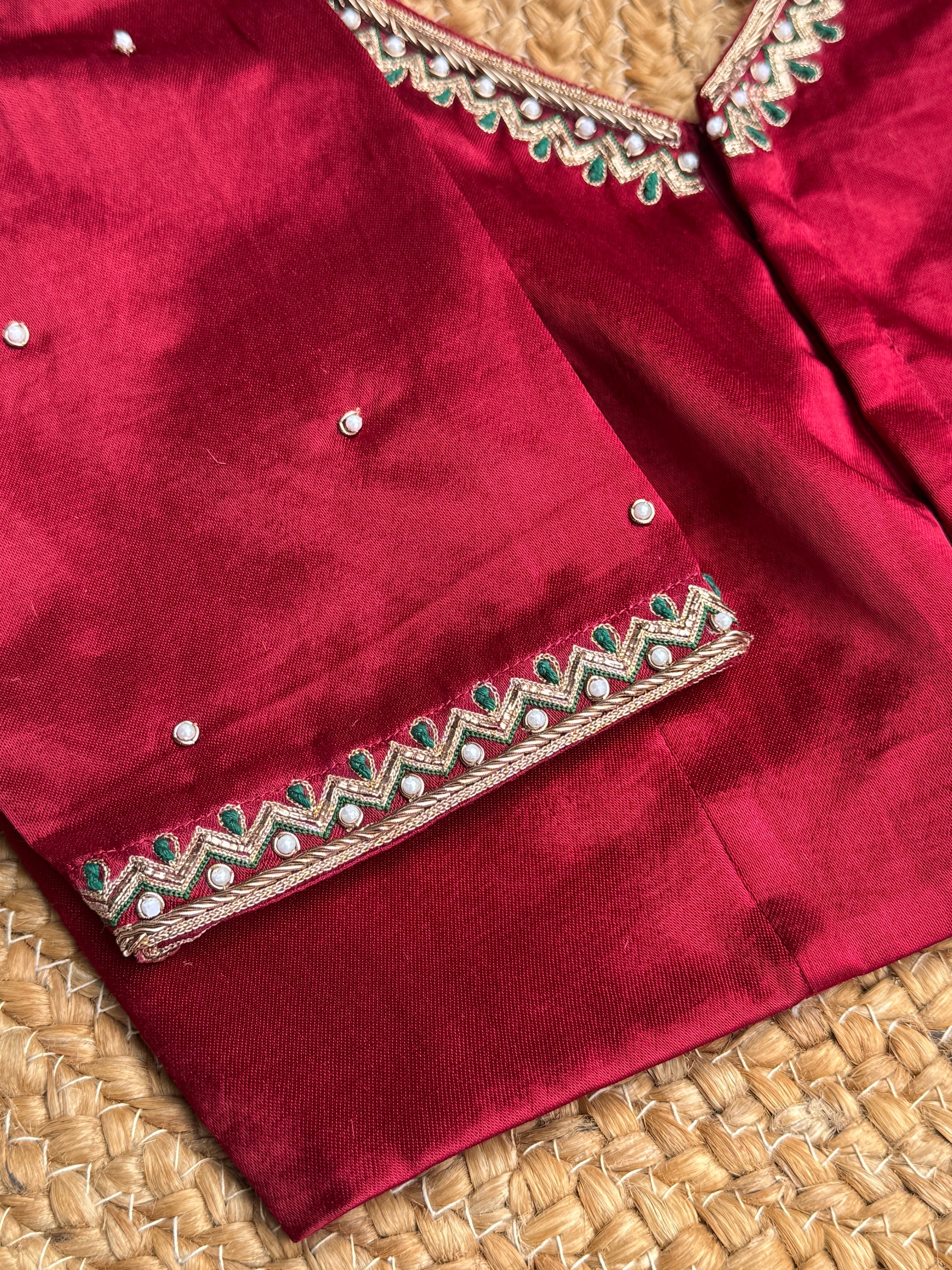 MARRON HANDWORK  ROUND V-NECK BLOUSE HANDMADEAHOLIC BY MISHKA