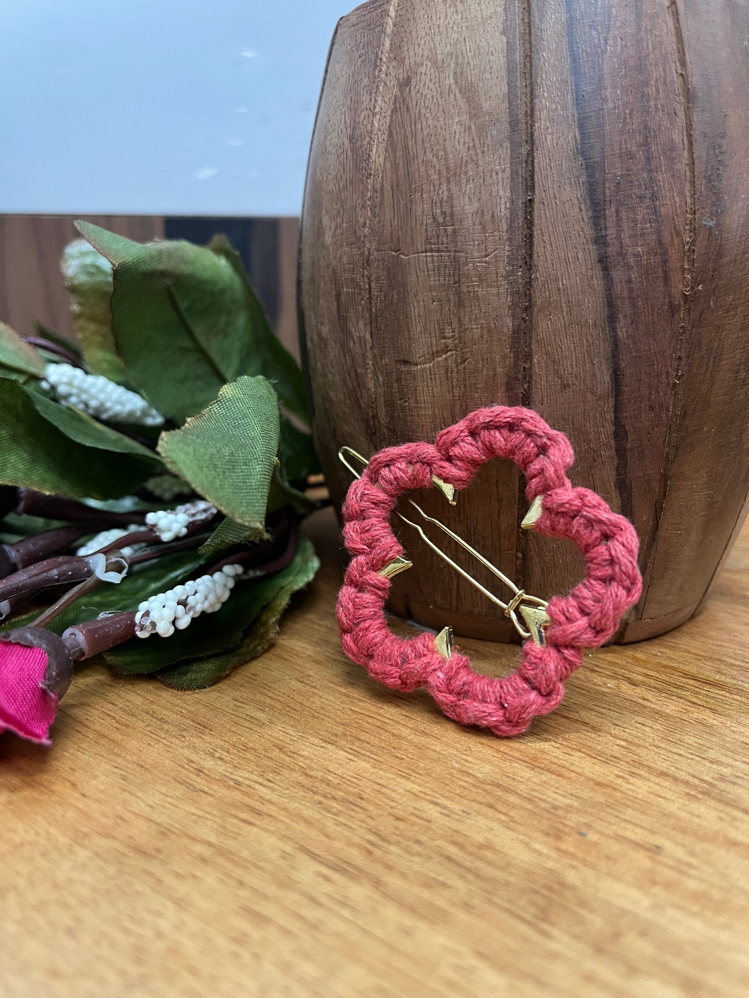 RED FLOWER MACRAME HAIR CLIP HANDMADEAHOLIC BY MISHKA