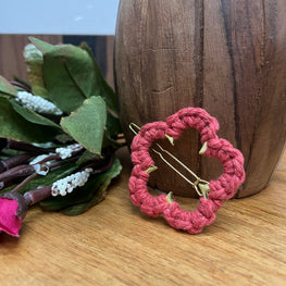 RED FLOWER MACRAME HAIR CLIP HANDMADEAHOLIC BY MISHKA