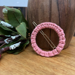 BABY PINK ROUND MACRAME HAIR CLIP HANDMADEAHOLIC BY MISHKA