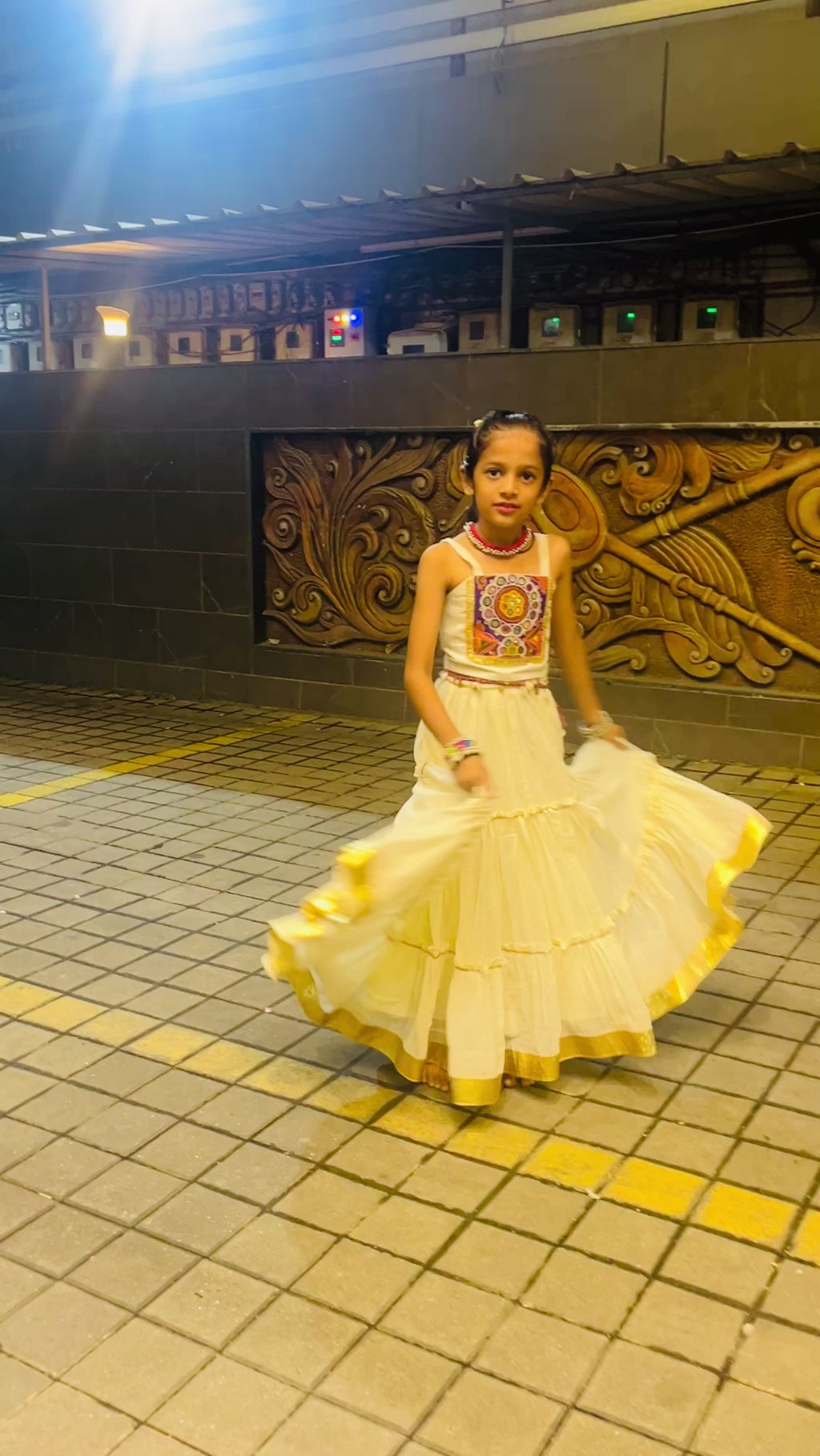 WHITE AND WHITE BANJARA KIDS CHOLI